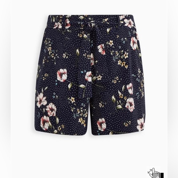 Torrid sz 4 tie front stretch crepe shorts NWT - Picture 5 of 9